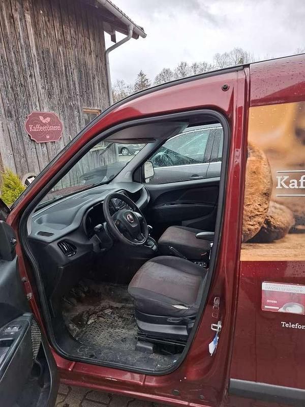 Gebraucht Fiat Doblò 105 PS (77 kW) 2015 Rot Van / Kleinbus