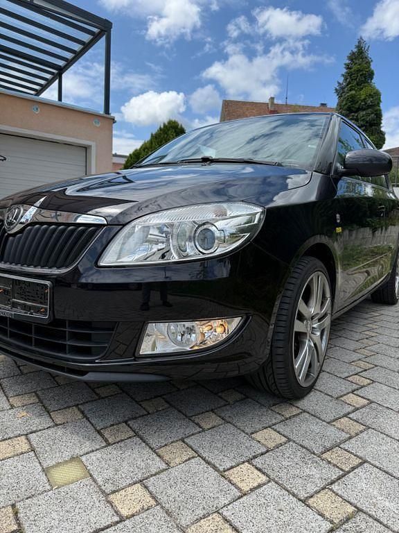 Schwarz Gebraucht 2013 Skoda Fabia Ambition Limousine | 6.700 € (Fairer Preis) - Bild 1/4