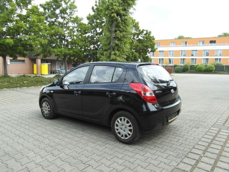 Gebraucht Hyundai i20 77 PS (56 kW) 2009 Schwarz Limousine