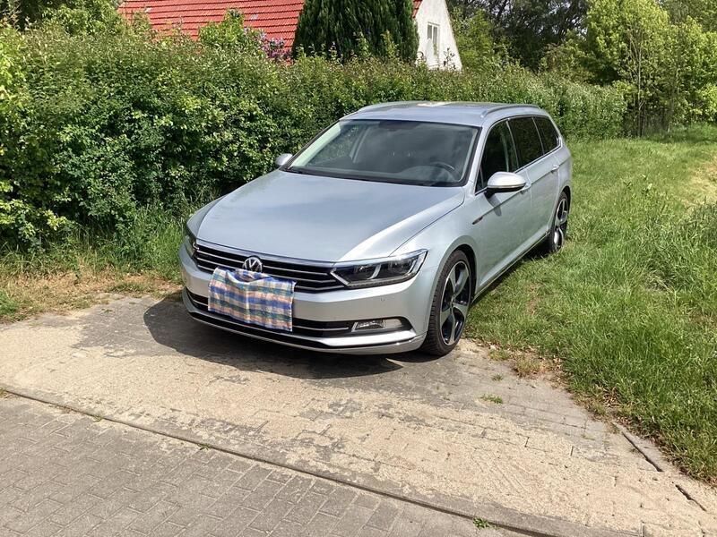 Silber Gebraucht 2016 VW Passat Kombi | 17.700 € (Superpreis) - Bild 1/4