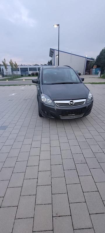 Grau Gebraucht 2013 Opel Zafira Van / Kleinbus | 3.950 € (Fairer Preis) - Bild 1/4