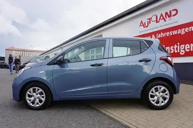 Gebraucht Hyundai i10 67 PS (49 kW) 2018 Blau Kleinwagen