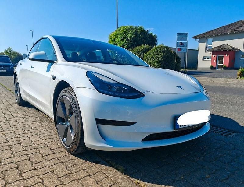 Weiß Gebraucht 2023 Tesla Model 3 RWD Limousine | 25.500 € (Superpreis) - Bild 1/4