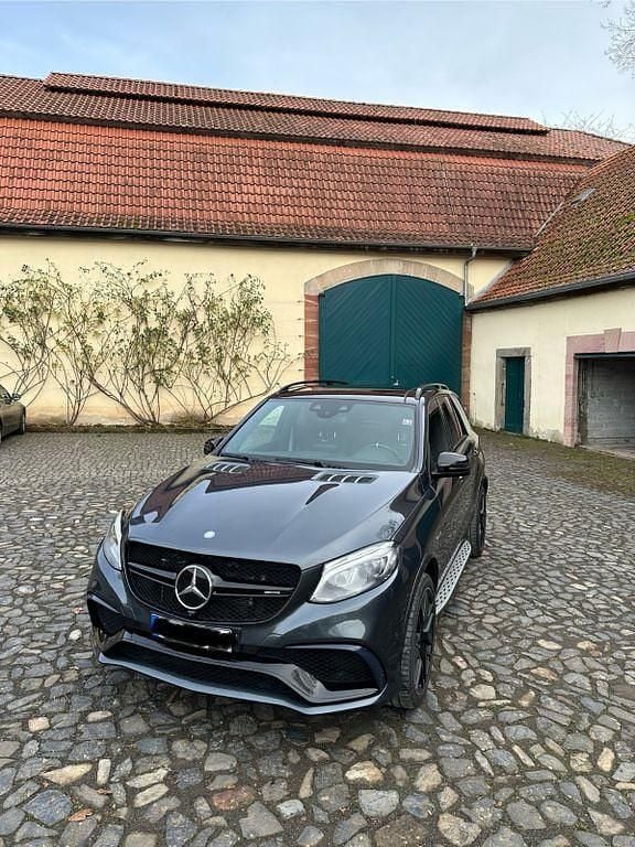 Grau Gebraucht 2016 Mercedes GLE63 AMG AMG SUV | 53.999 € (Guter Preis) - Bild 1/4