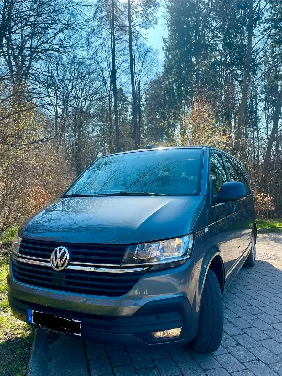 Gebraucht VW Multivan 150 PS (110 kW) 2021 Grau Van / Kleinbus