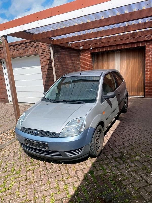 Silber Gebraucht 2003 Ford Fiesta Kleinwagen | 300 € (Superpreis) - Bild 1/4