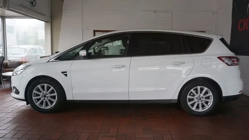 Gebraucht Ford S-MAX Titanium 179 PS (131 kW) 2017 Weiß Van / Kleinbus