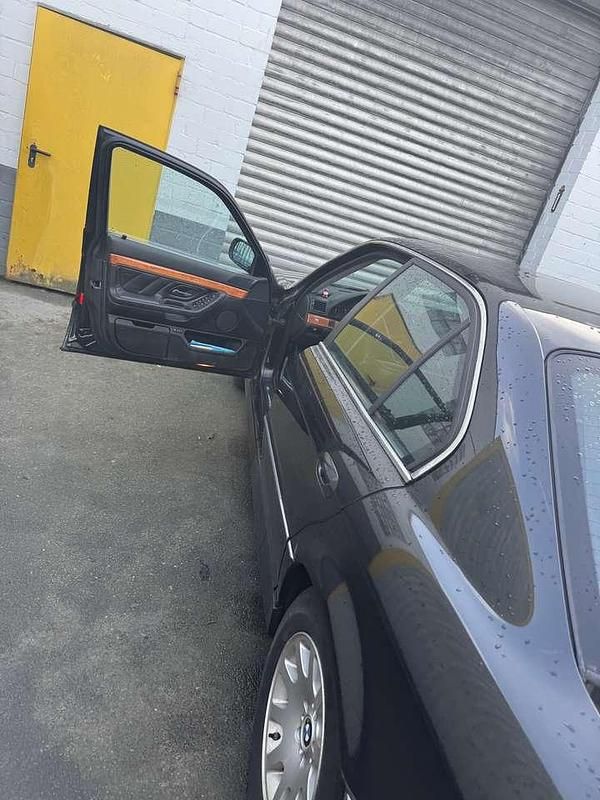 Schwarz Gebraucht 2000 BMW 735 Limousine | 7.350 € (Fairer Preis) - Bild 1/4