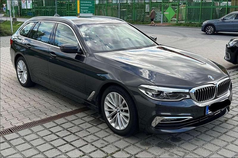 Grau Gebraucht 2018 BMW 530 Luxury Line Kombi | 26.700 € (Guter Preis) - Bild 1/4