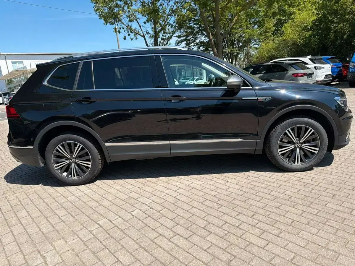 Gebraucht VW Tiguan Allspace Highline 200 PS (147 kW) 2021 Deep black SUV