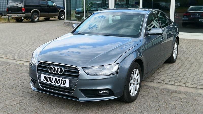 Gebraucht Audi A4 Attraction 143 PS (105 kW) 2013 Grau Limousine