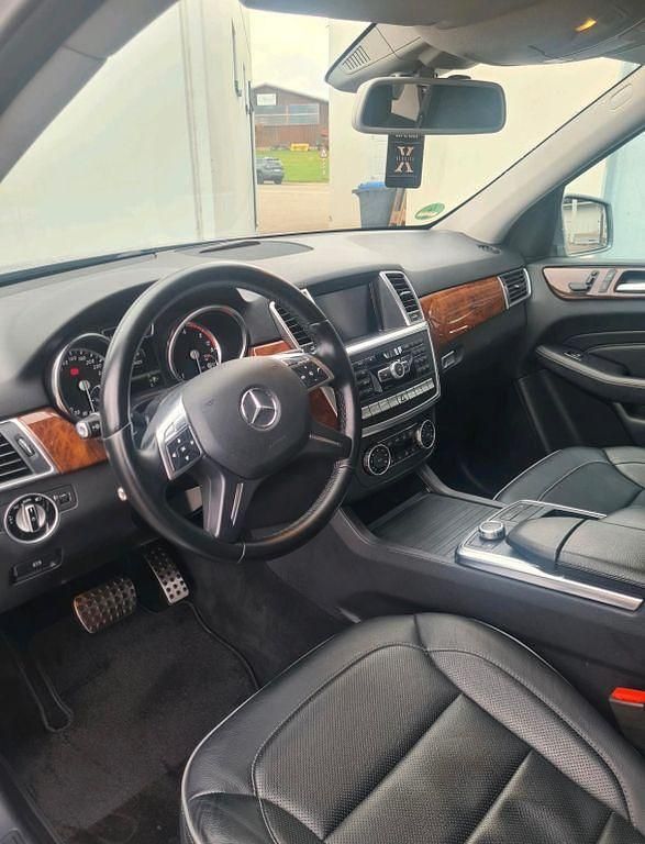 Gebraucht Mercedes ML350 258 PS (189 kW) 2012 Grau SUV