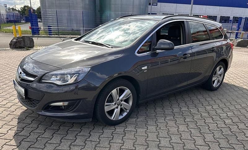 Grau Gebraucht 2014 Opel Astra Limousine | 7.950 € (Guter Preis) - Bild 1/4