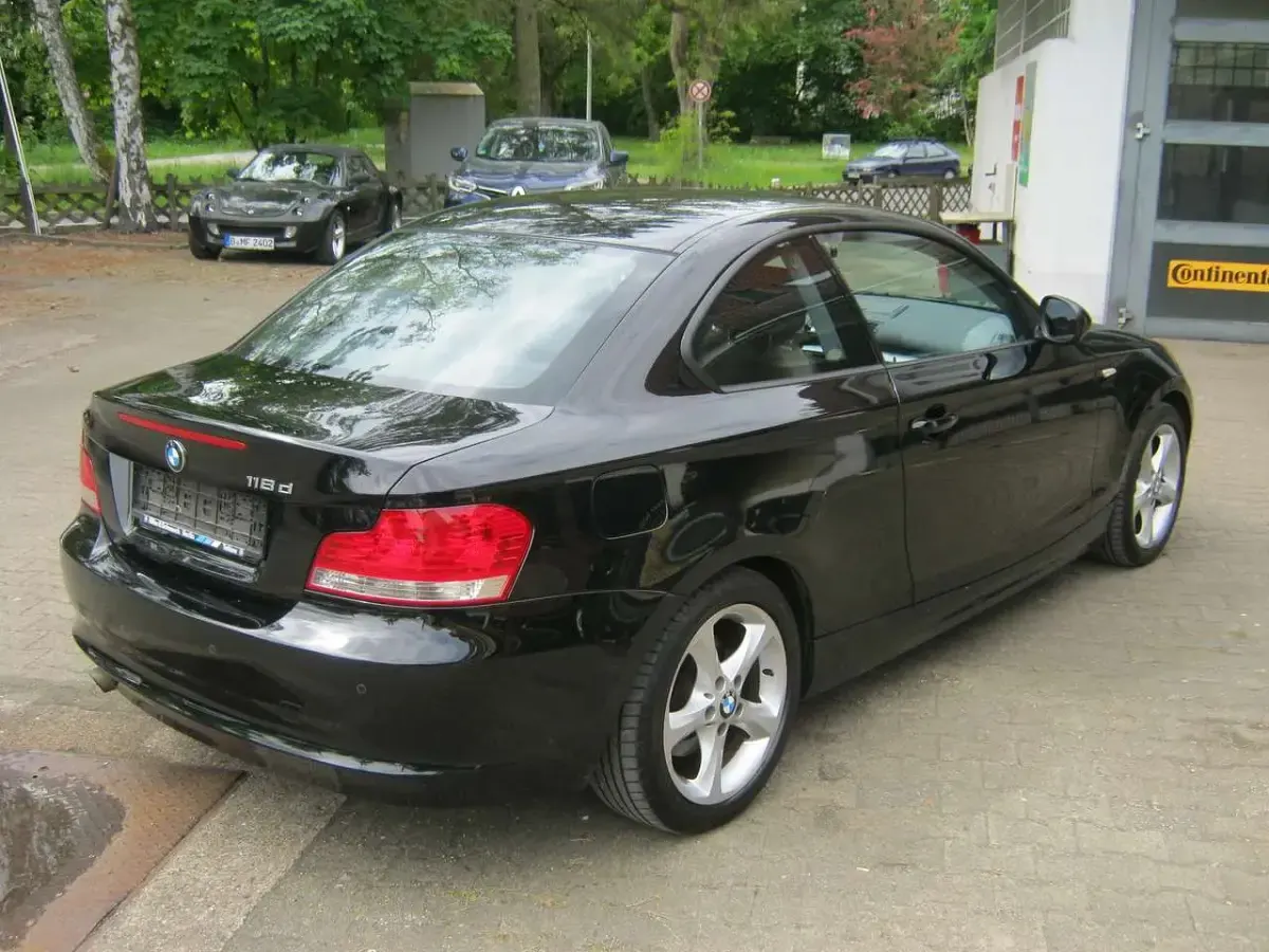 Gebraucht BMW 118 Coupé 143 PS (105 kW) 2010 Schwarz Coupé