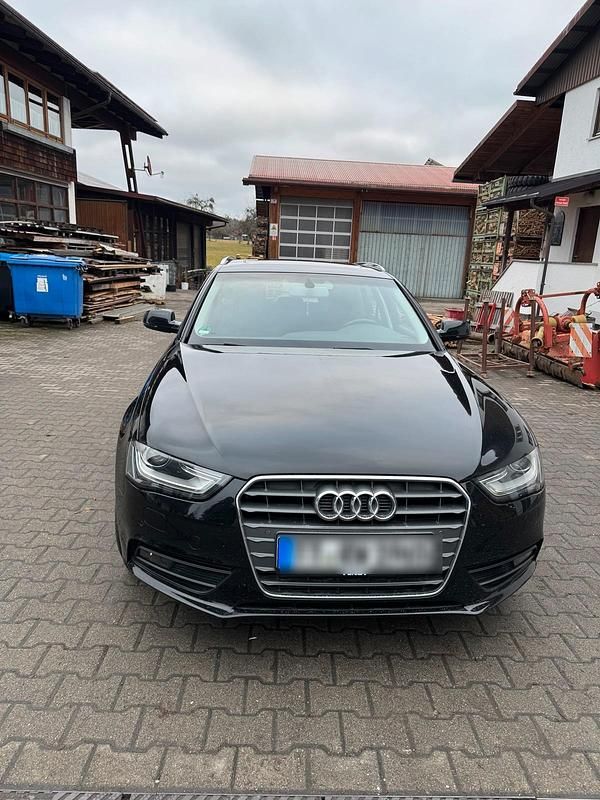Schwarz Gebraucht 2015 Audi A4 Kombi | 12.150 € - Bild 1/4