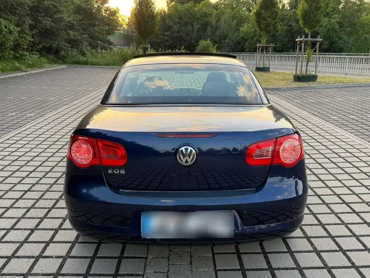 Gebraucht VW Eos 140 PS (102 kW) 2006 Blau Cabrio