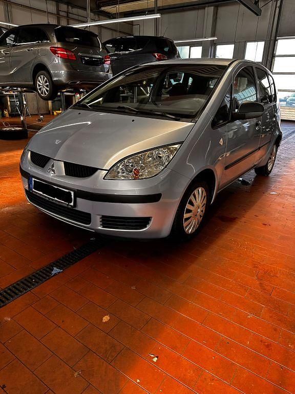 Grau Gebraucht 2005 Mitsubishi Colt Inform Limousine | 700 € - Bild 1/4