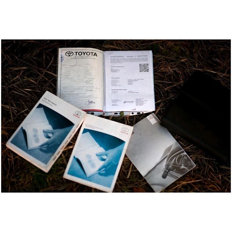 Gebraucht Toyota Yaris Hybrid 60 PS (44 kW) 2012 Weiß Kleinwagen