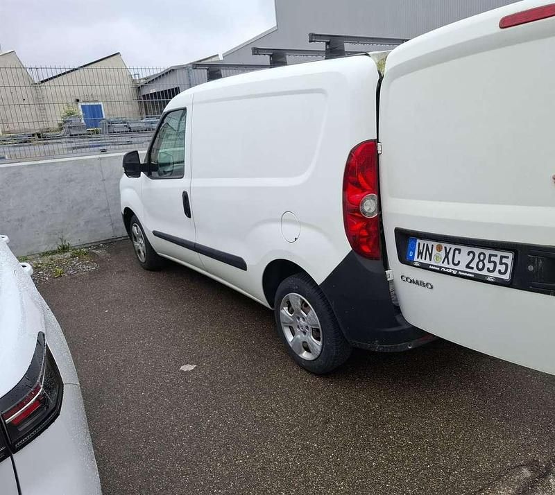 Gebraucht Opel Combo 105 PS (77 kW) 2016 Weiß Van