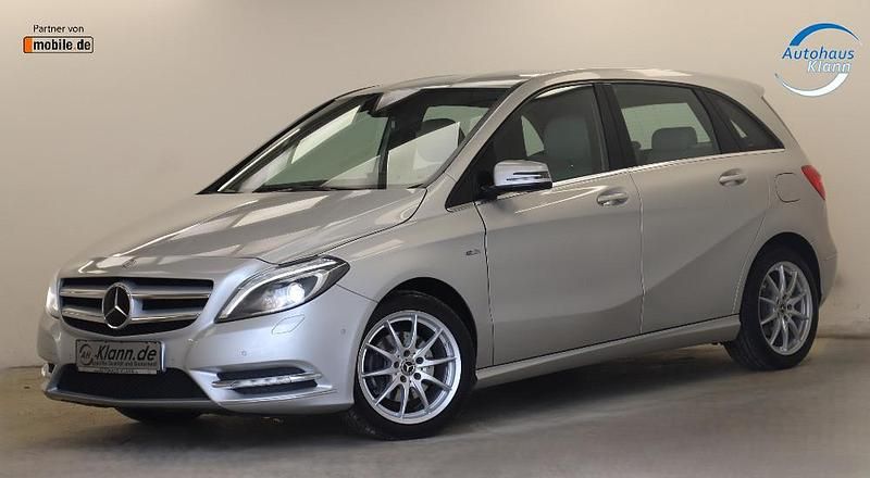 Gebraucht Mercedes B200 156 PS (114 kW) 2012 Silber Van / Kleinbus