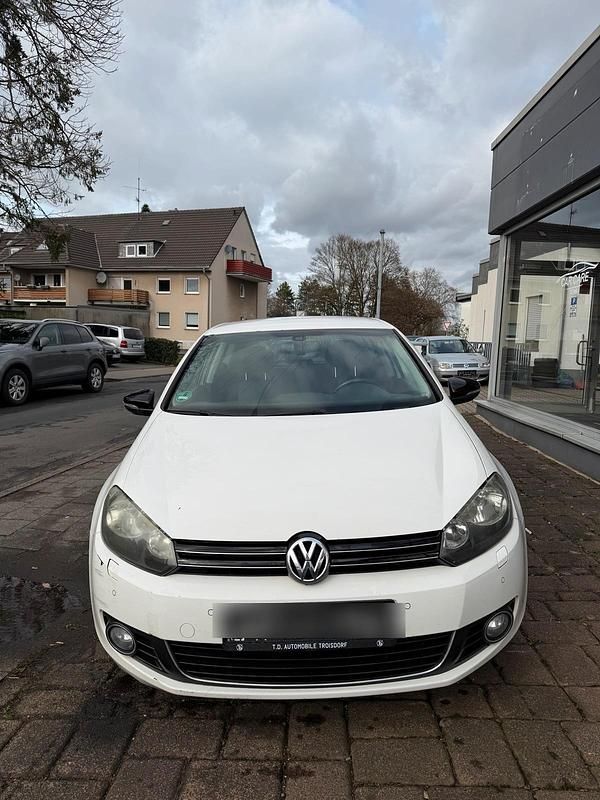 Gebraucht VW Golf VI 86 PS (63 kW) 2011 Weiß Kleinwagen