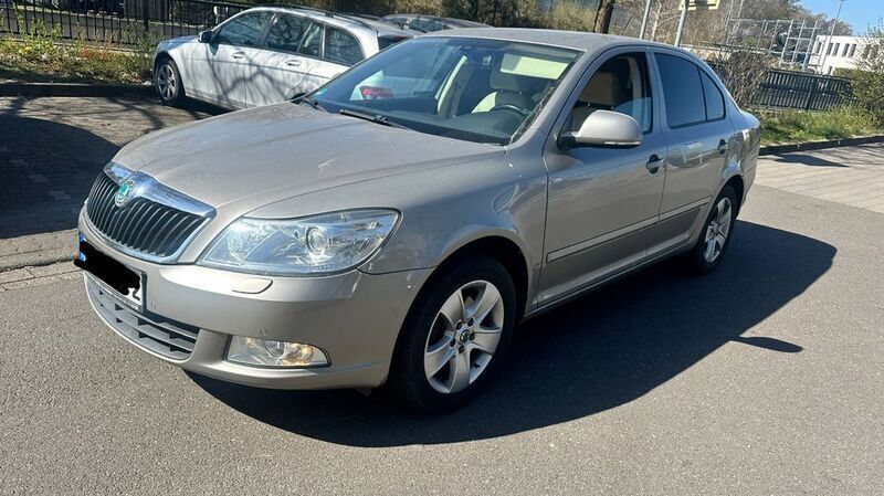 Beige Gebraucht 2011 Skoda Octavia Elegance Limousine | 4.500 € (Superpreis) - Bild 1/2
