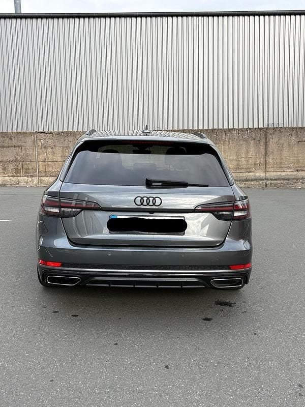 Gebraucht Audi A4 S-Line 190 PS (139 kW) 2019 Grau Kombi