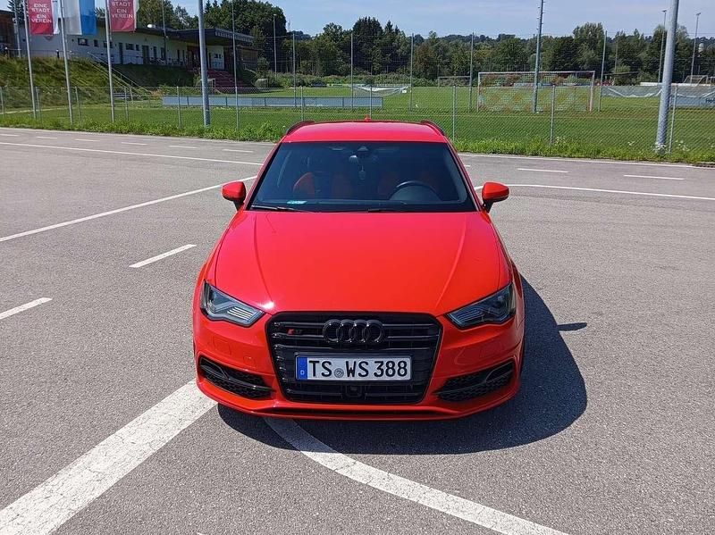 Rot Gebraucht 2014 Audi S3 Sportback Kombi | 20.000 € (Superpreis) - Bild 1/4