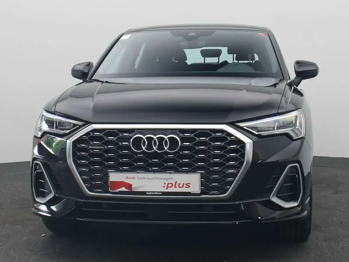 Gebraucht Audi Q3 S-Line 190 PS (139 kW) 2023 Mythosschwarz metallic SUV