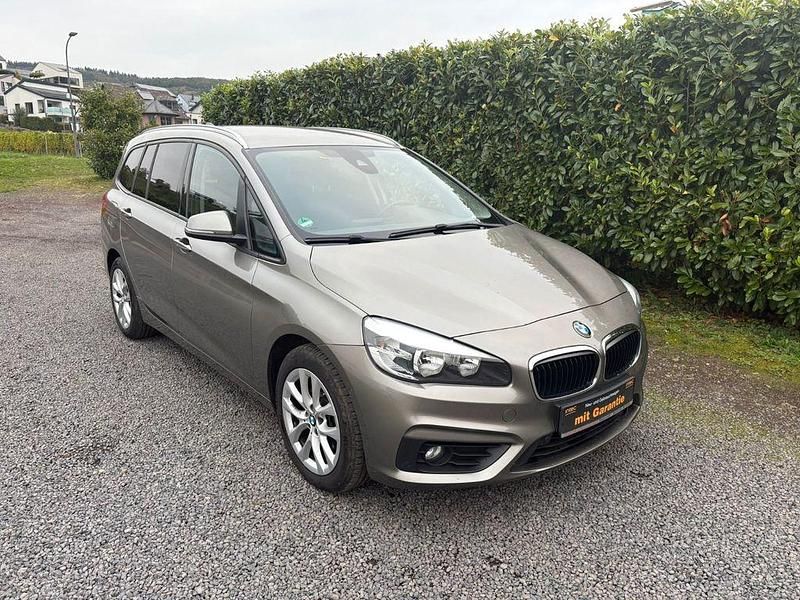 Silber Gebraucht 2016 BMW 216 Gran Tourer Advantage Van / Kleinbus | 10.490 € (Guter Preis) - Bild 1/4