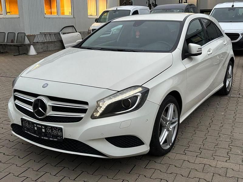 Weiß Gebraucht 2013 Mercedes A180 Limousine | 8.900 € (Guter Preis) - Bild 1/4
