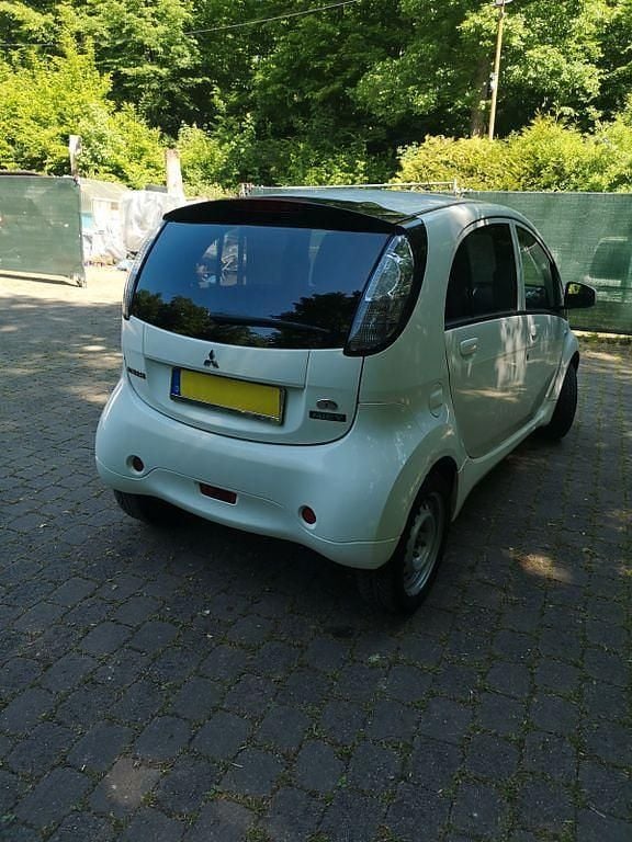 Gebraucht Mitsubishi i-MiEV 49 kW (67 PS) 2014 Weiß Kleinwagen