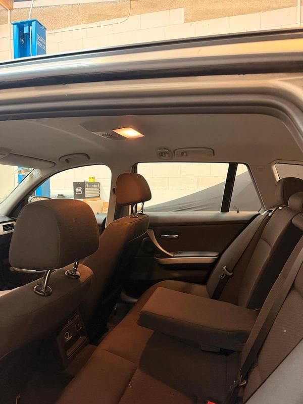 Gebraucht BMW 318 143 PS (105 kW) 2012 Gold Kombi