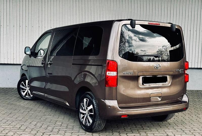 Gebraucht Toyota Proace Verso 177 PS (130 kW) 2017 Braun Kombi