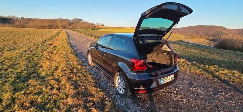 Grau Gebraucht 2016 VW Polo LOUNGE Kleinwagen | 9.400 € (Fairer Preis) - Bild 1/4