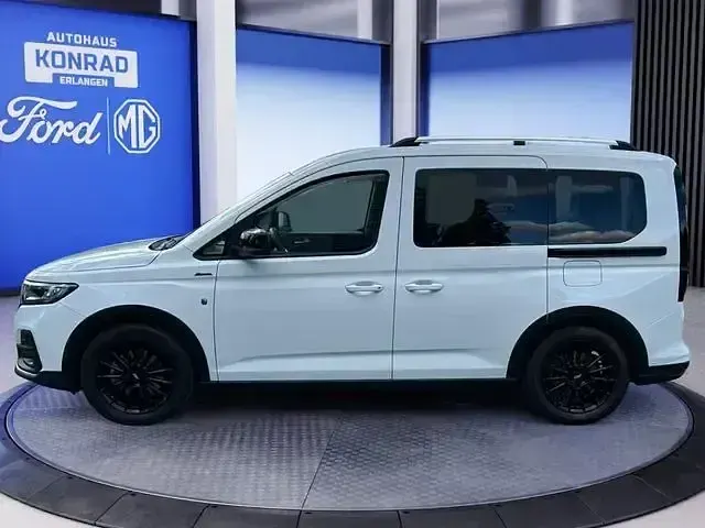 Gebraucht Ford Tourneo Connect Active 122 PS (89 kW) 2023 Frozen white Van / Kleinbus