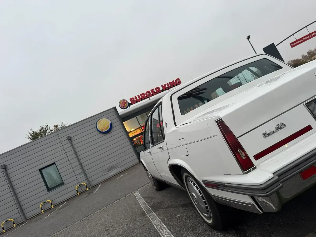 Second-hand Cadillac Deville 132 CP (97 kW) 1986 Alb Berlinǎ