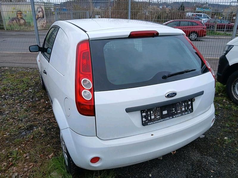 Używany Ford Fiesta 86 KM (63 kW) 2009 Biały Hatchback