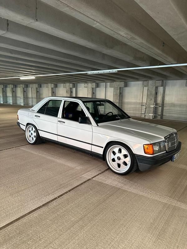 Weiß Gebraucht 1987 Mercedes 190 Limousine | 6.950 € - Bild 1/4
