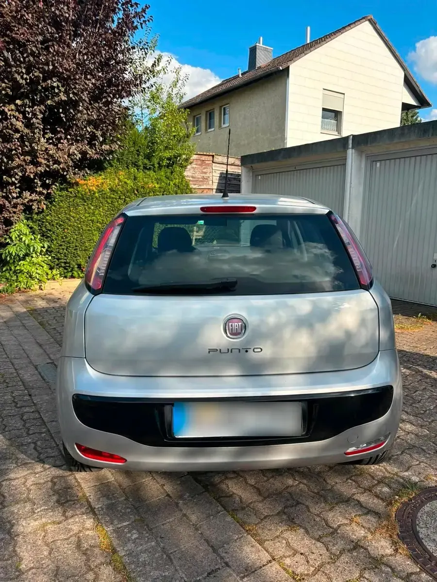 Gebraucht Fiat Punto 69 PS (50 kW) 2011 Silber Kleinwagen