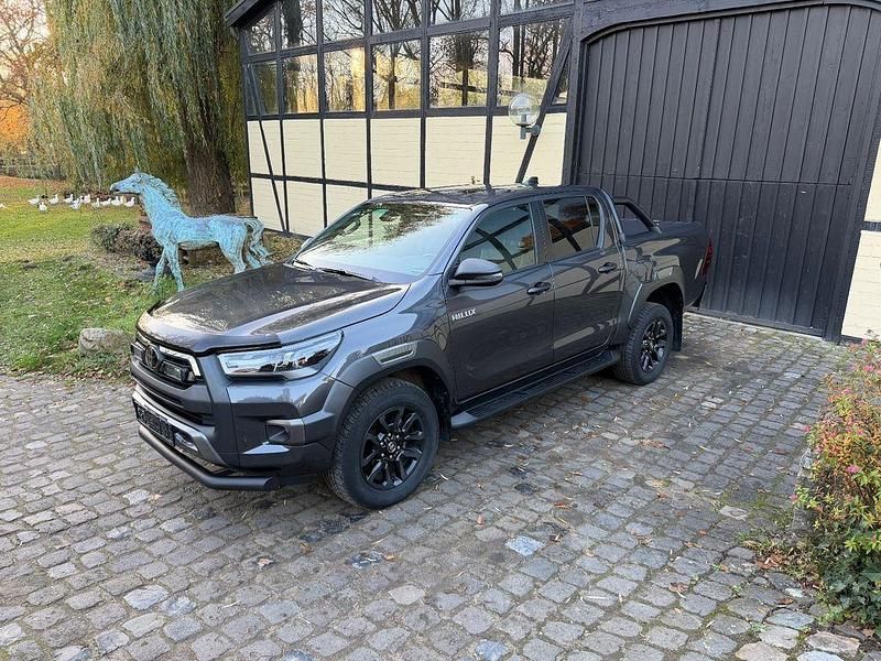Grau Gebraucht 2023 Toyota HiLux Abholung | 49.985 € (Fairer Preis) - Bild 1/3