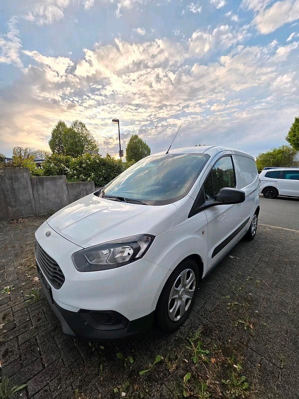 Używany Ford Courier Trend 75 KM (55 kW) 2019 Biały Minivan
