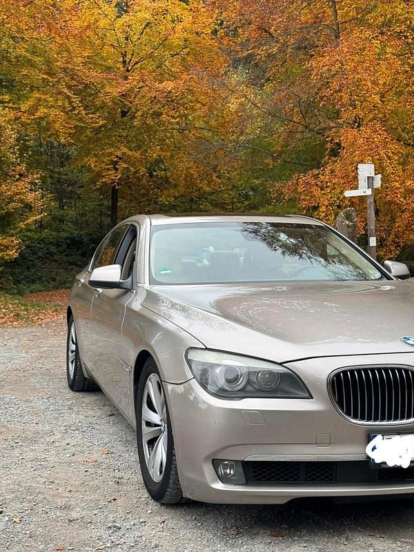 Gebraucht BMW 740 306 PS (225 kW) 2011 Gold Limousine