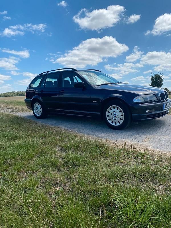 Blau Gebraucht 2001 BMW 318 Kombi | 2.200 € - Bild 1/4