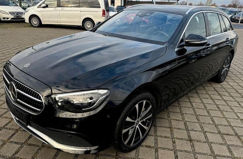 Gebraucht Mercedes E300 194 PS (142 kW) 2021 Ung. schwarz  unilack Kombi