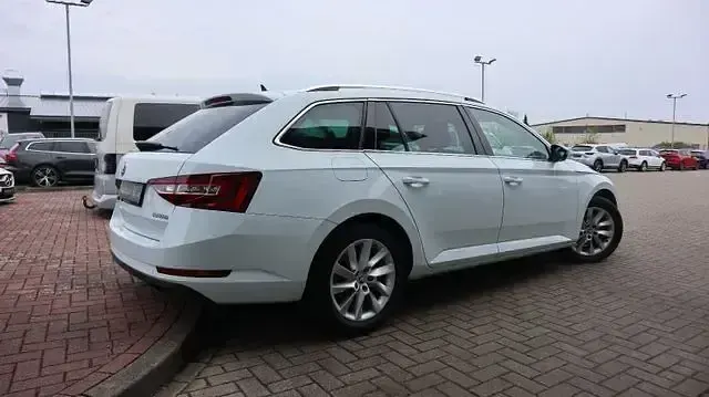Gebraucht Skoda Superb Style 150 PS (110 kW) 2017 Weiß Kombi