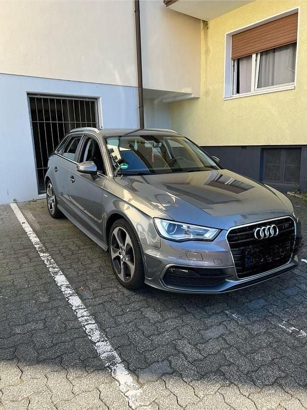 Grau Gebraucht 2015 Audi A3 Sportback Sport Limousine | 11.500 € (Fairer Preis) - Bild 1/4