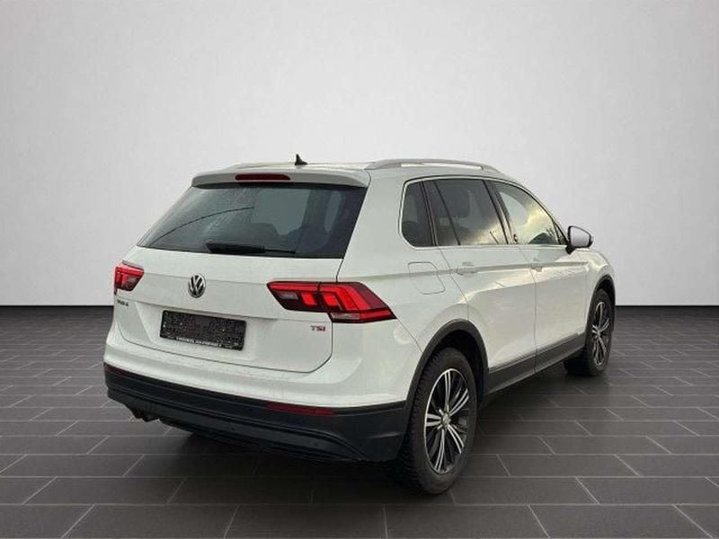 Pure white Gebraucht 2017 VW Tiguan Sound SUV | 16.998 € (Fairer Preis) - Bild 1/4