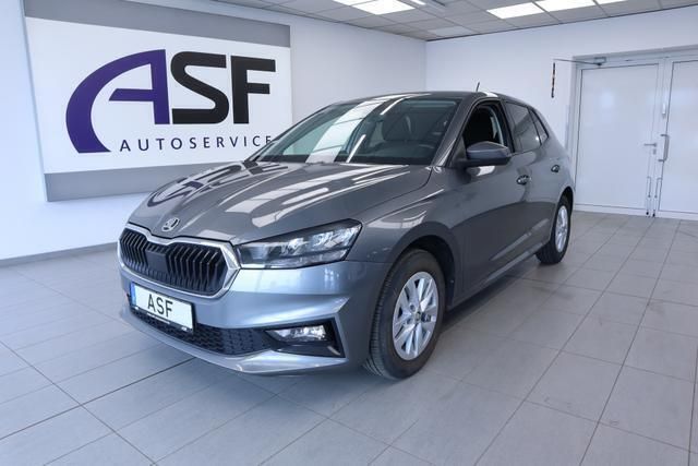 Grau Gebraucht 2022 Skoda Fabia Ambition Limousine | 16.970 € (Guter Preis) - Bild 1/3