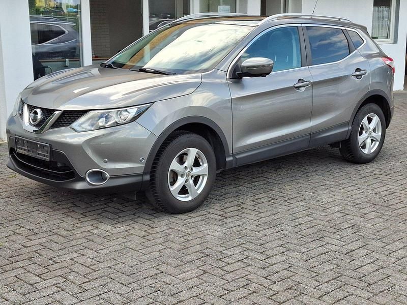 Grau Gebraucht 2017 Nissan Qashqai Tekna SUV | 13.299 € (Fairer Preis) - Bild 1/4